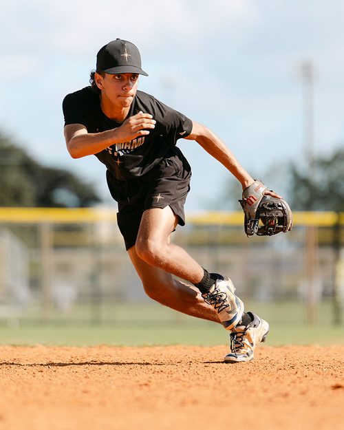 Christian Yanes fielding a ground ball